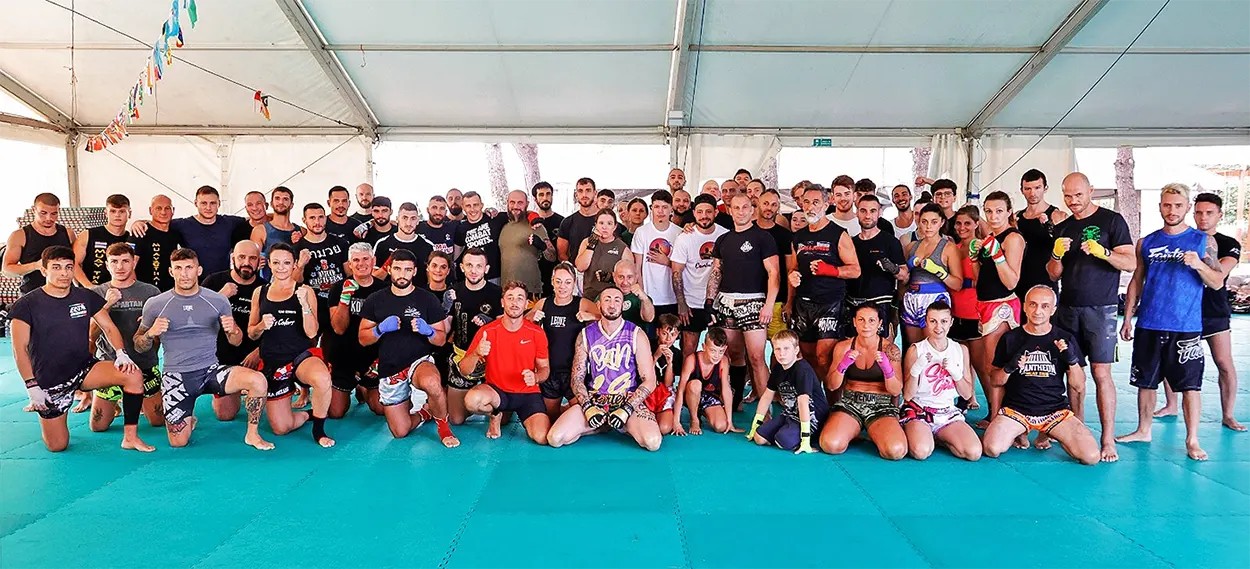 Foto di gruppo World Champions 2022 Galleria • Combat Camp Cesenatico