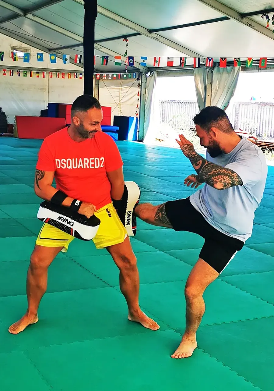 Roosmalen calcia ai Pao Galleria • Combat Camp Cesenatico